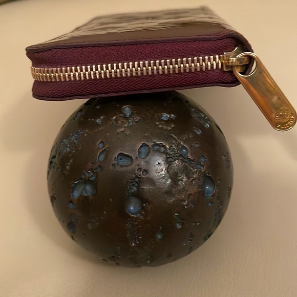 AUTHENTIC EUC LOUIS VUITTON SP4182 ROUGE FAUVISTE MONOGRAM VERNIS ZIPPY … - Picture 8 of 17